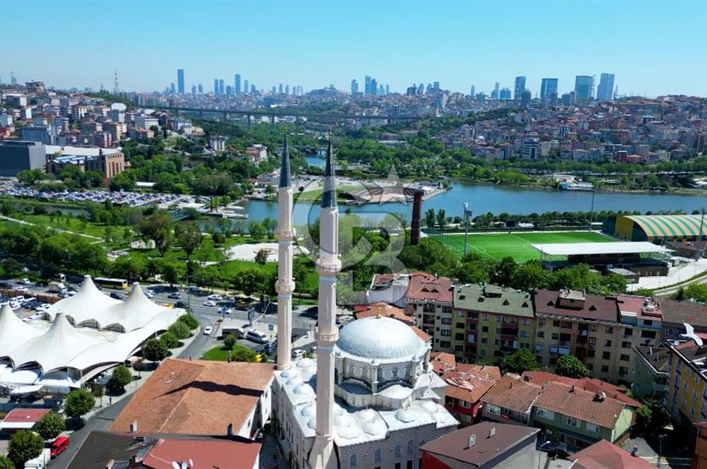 Silahtarağa'da 4 Metre Cam Cepheli Kiralık Dükkan