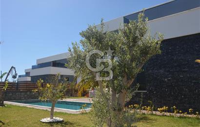 ALANYA İNCEKUM'DA HAVUZLU BAHÇELİ MANZARALI FULL EŞYALI 3+1VİLLA