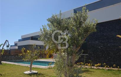 ALANYA İNCEKUM'DA HAVUZLU BAHÇELİ MANZARALI FULL EŞYALI 3+1VİLLA