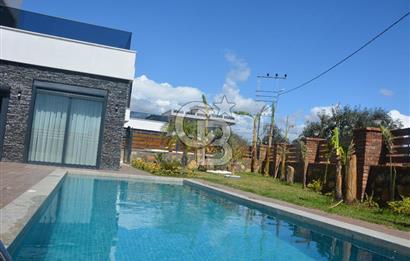 ALANYA İNCEKUM'DA HAVUZLU BAHÇELİ MANZARALI FULL EŞYALI 3+1VİLLA