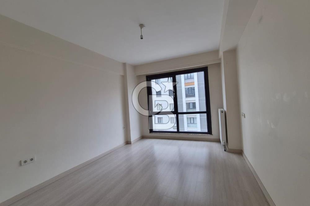 ŞERİFALİ TATLISUDA FİNANS MERKEZİNE YAKIN BOŞ 2+1 SATILIK DAİRE