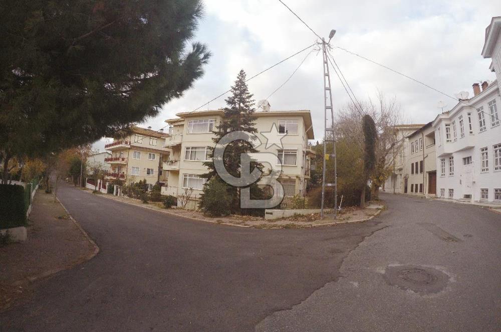 heybeliada'da 3 tarafı açık 2 balkonlu 2+1 üst kat daire.