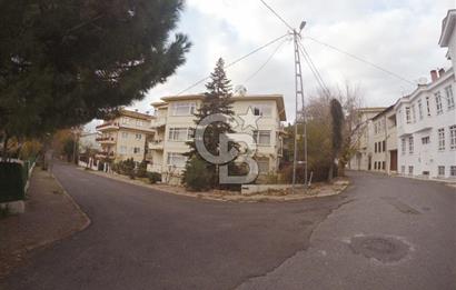 heybeliada'da 3 tarafı açık 2 balkonlu 2+1 üst kat daire.