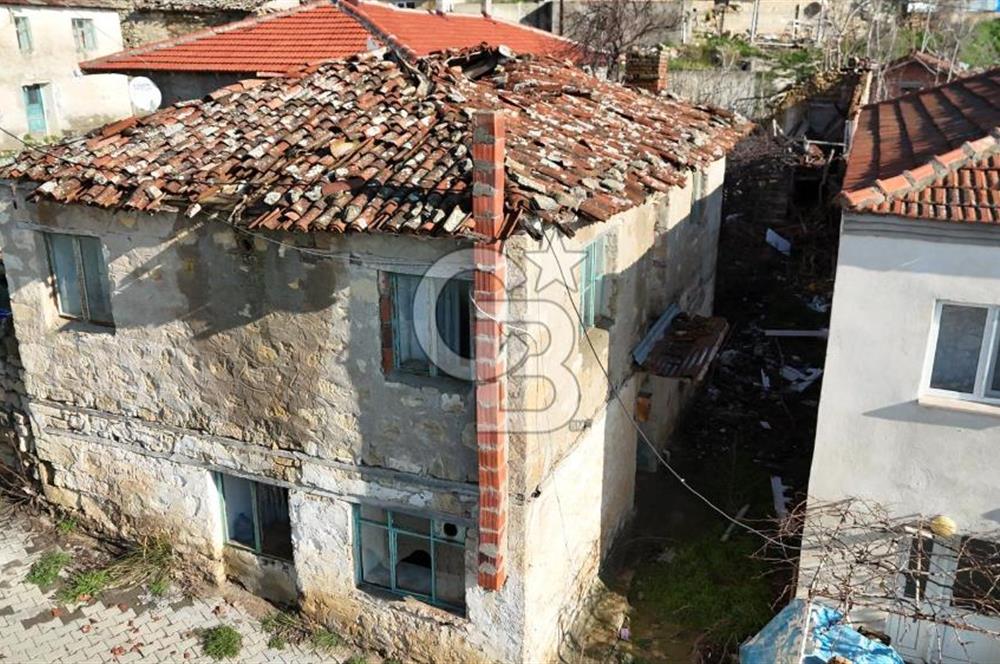 LAPSEKİ GÖKKÖY’DE İKİ KATLI MÜSTAKİL AVLULU KARGİR EV 