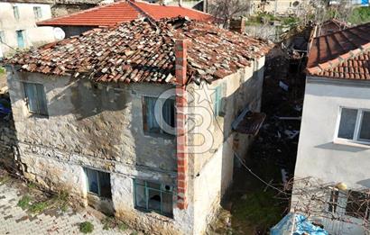 LAPSEKİ GÖKKÖY’DE İKİ KATLI MÜSTAKİL AVLULU KARGİR EV 