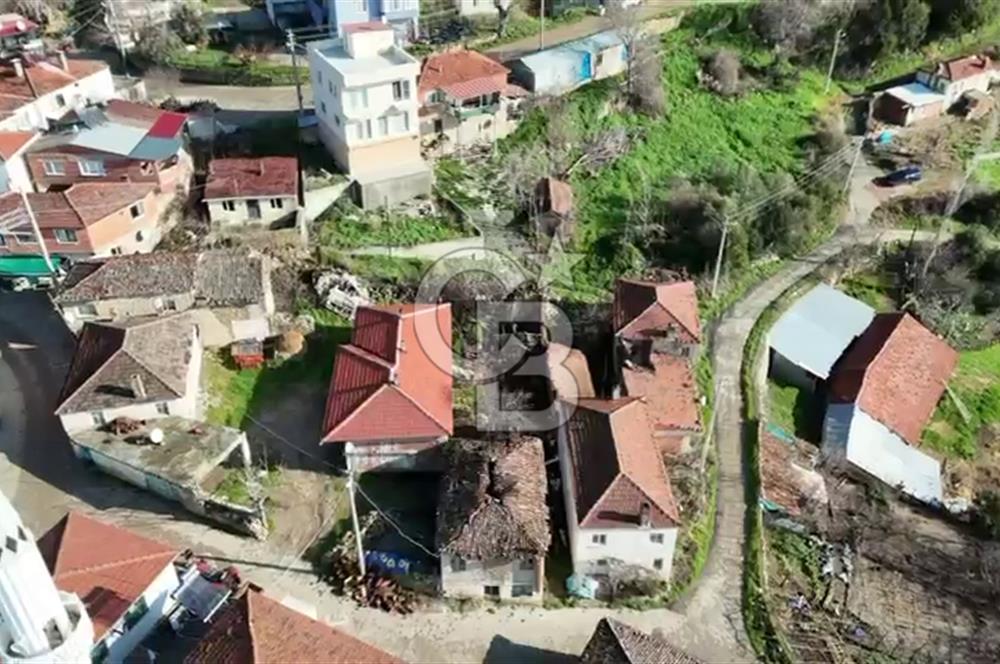 LAPSEKİ GÖKKÖY’DE İKİ KATLI MÜSTAKİL AVLULU KARGİR EV 