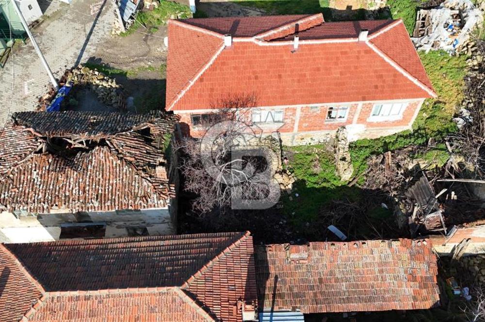 LAPSEKİ GÖKKÖY’DE İKİ KATLI MÜSTAKİL AVLULU KARGİR EV 