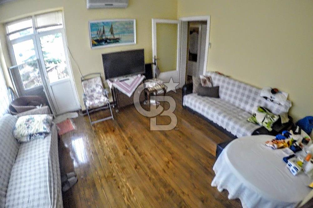 heybeliada'da 3 tarafı açık 2 balkonlu 2+1 üst kat daire.