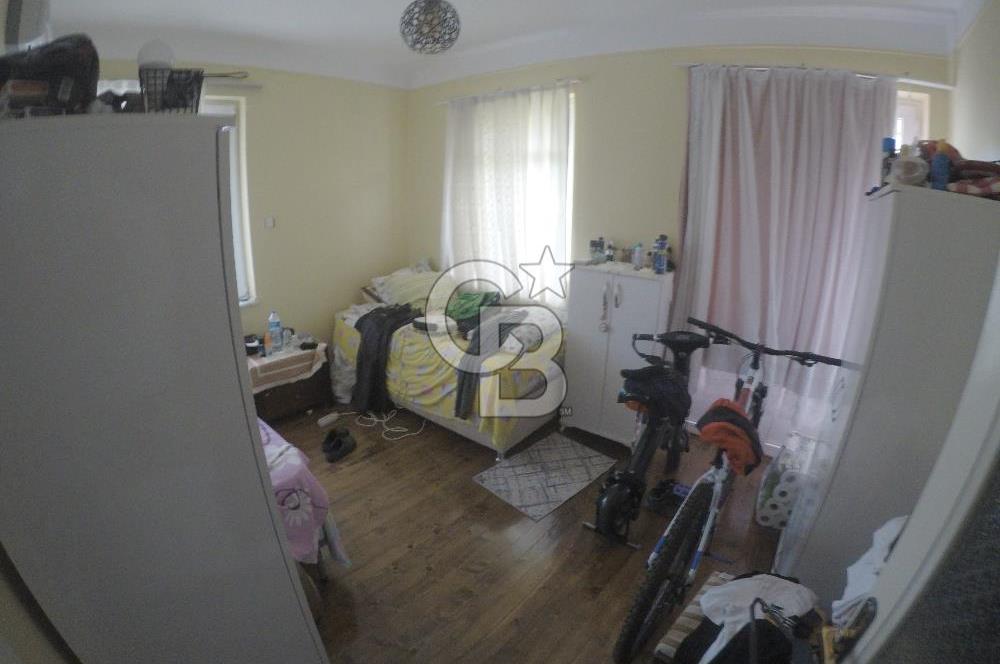 heybeliada'da 3 tarafı açık 2 balkonlu 2+1 üst kat daire.