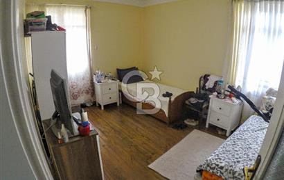 heybeliada'da 3 tarafı açık 2 balkonlu 2+1 üst kat daire.