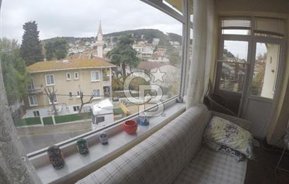 heybeliada'da 3 tarafı açık 2 balkonlu 2+1 üst kat daire.