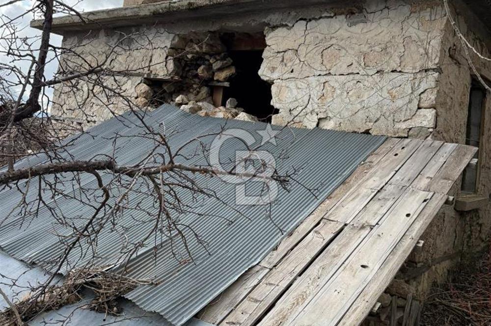 CB GİZ'DEN KAŞ YAYLA ÇAYKÖY'DE ACİL SATILIK KARGİR EV VE BAHÇESİ