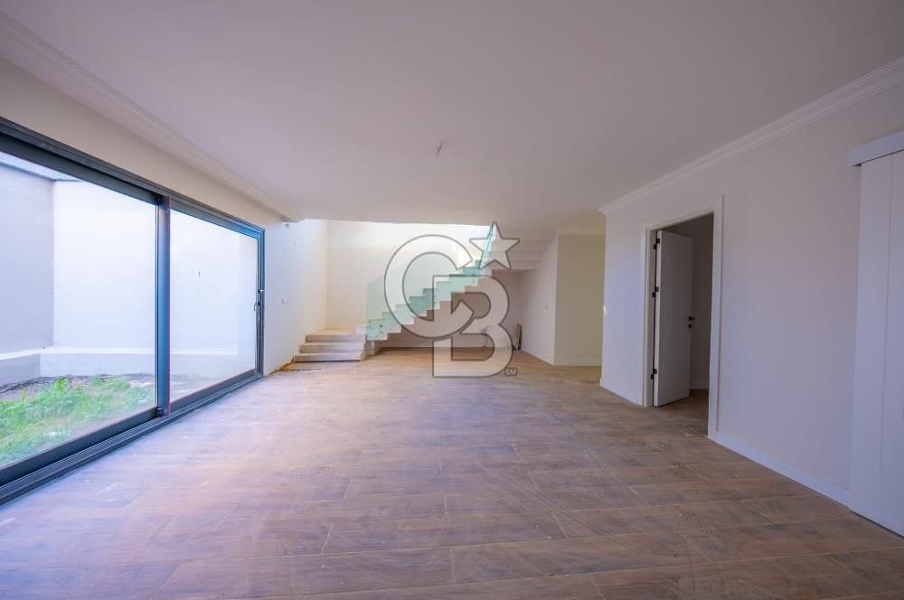 SATILIK MÜSTAKİL 500 M² BAHÇE İÇİNDE 5+2 VİLLA  GÜZELBAHÇE MUSTAFA KEMAL PAŞA’DA KOLEJLER BÖLGESİNDE SATILIK MÜSTAKİL DUBLEKS VİLLA