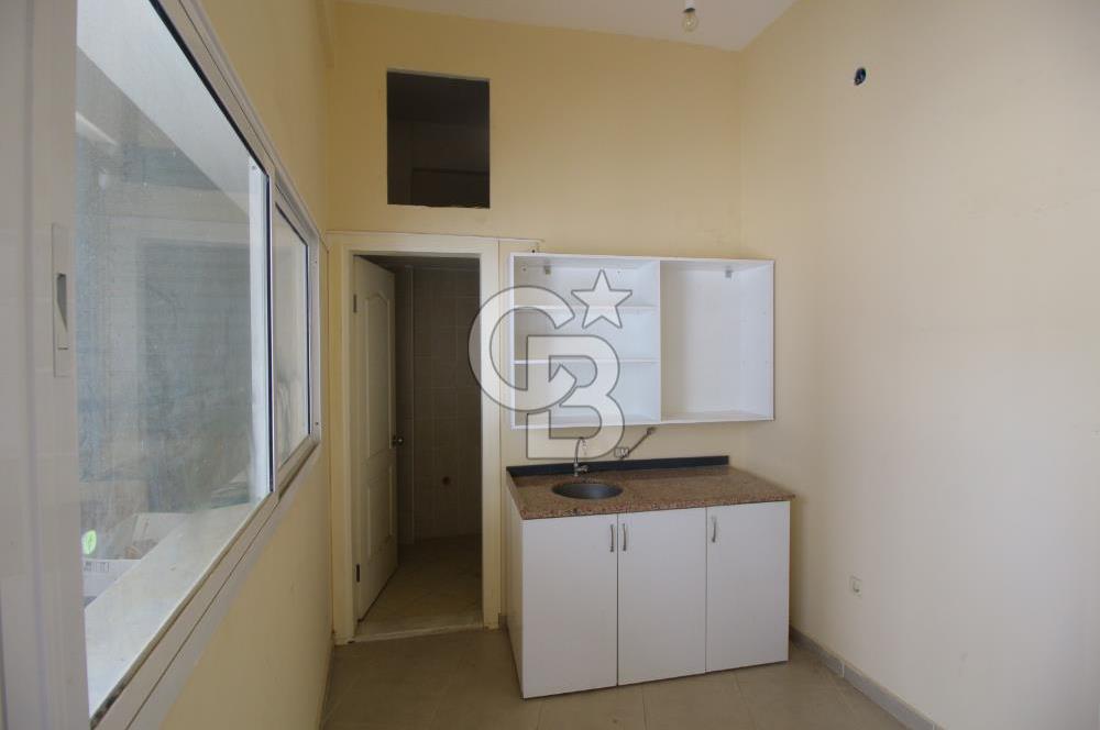 GAZİEMİR MEYDAN'DA SATILIK DÜKKAN.