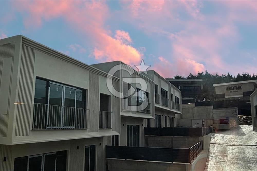 Gümüştepe'de Panoramik Manzaralı Villa