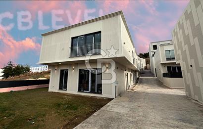 Gümüştepe'de Panoramik Manzaralı Villa