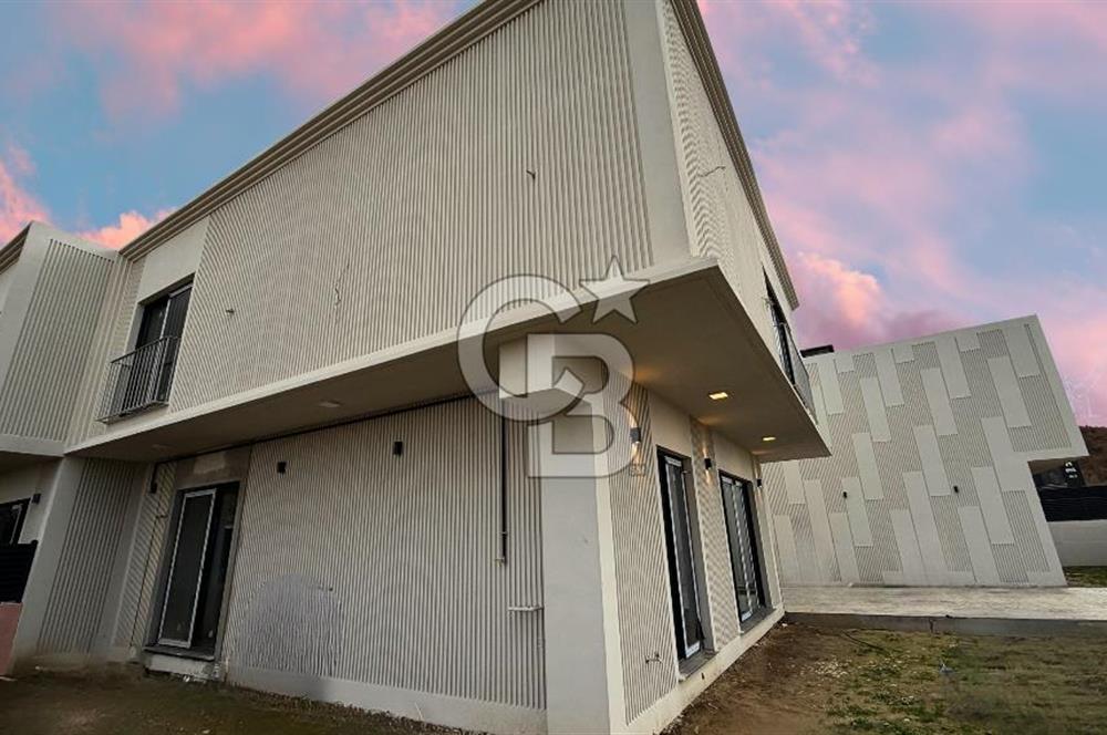 Gümüştepe'de Panoramik Manzaralı Villa