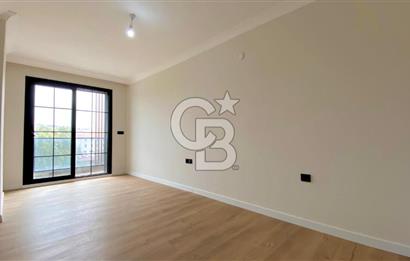 İZMİR CADDESİNDE ANA YOL CEPHELİ, OTOPARKLI PRESTİJLİ DAİRE