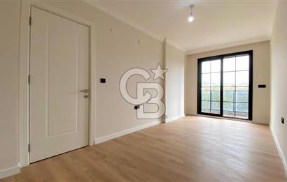 İZMİR CADDESİNDE ANA YOL CEPHELİ, OTOPARKLI PRESTİJLİ DAİRE