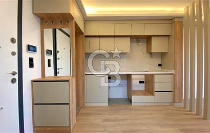 İZMİR CADDESİNDE ANA YOL CEPHELİ, OTOPARKLI PRESTİJLİ DAİRE