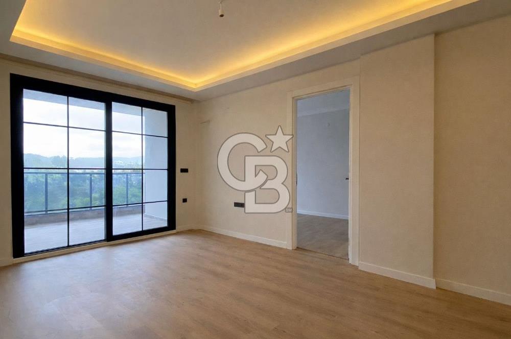 İZMİR CADDESİNDE ANA YOL CEPHELİ, OTOPARKLI PRESTİJLİ DAİRE