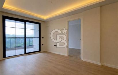 İZMİR CADDESİNDE ANA YOL CEPHELİ, OTOPARKLI PRESTİJLİ DAİRE