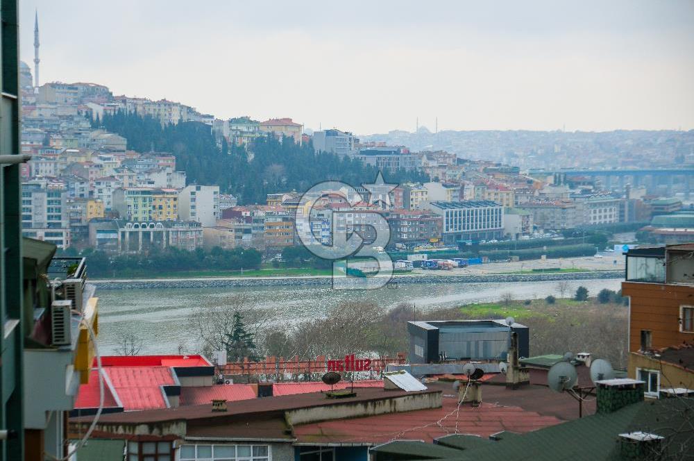 ​Eyüp Merkezde Sıfır Binada Yatırıma Uygun 2+1 Daire