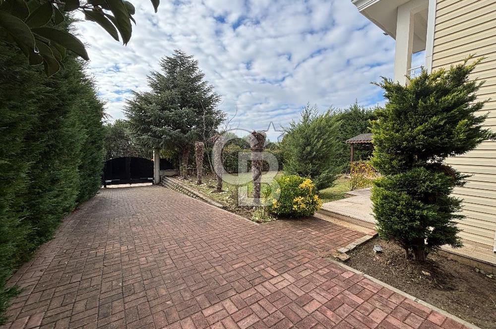 GÜZELŞEHİR SİTESİNDE TADİLATLI KREDİYE UYGUN SATILIK 5+1 VİLLA