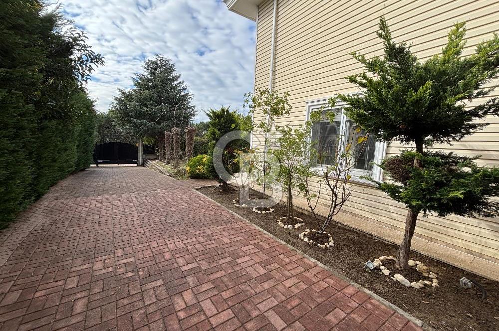 GÜZELŞEHİR SİTESİNDE TADİLATLI KREDİYE UYGUN SATILIK 5+1 VİLLA