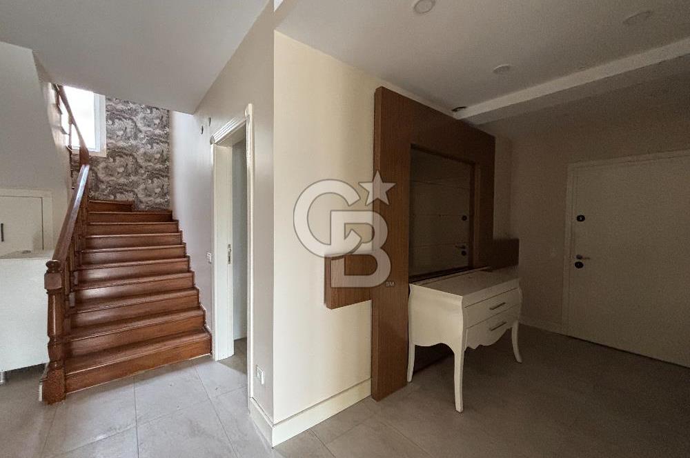 GÜZELŞEHİR SİTESİNDE TADİLATLI KREDİYE UYGUN SATILIK 5+1 VİLLA