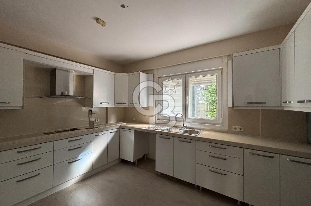 GÜZELŞEHİR SİTESİNDE TADİLATLI KREDİYE UYGUN SATILIK 5+1 VİLLA