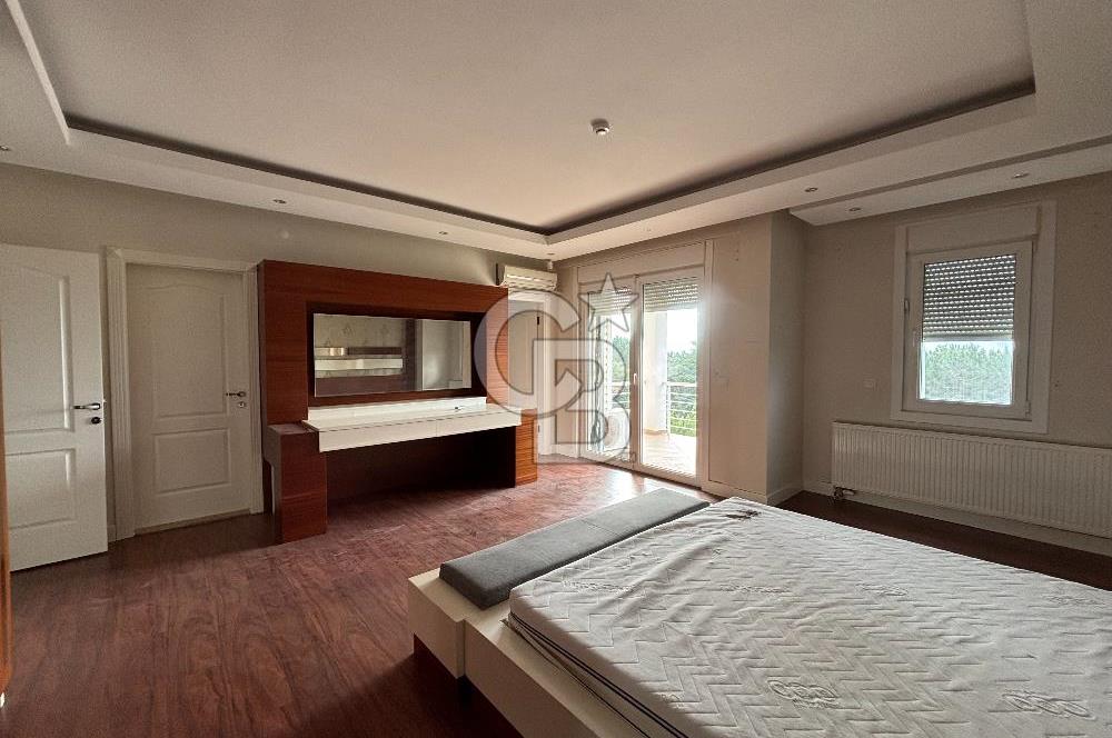 GÜZELŞEHİR SİTESİNDE TADİLATLI KREDİYE UYGUN SATILIK 5+1 VİLLA