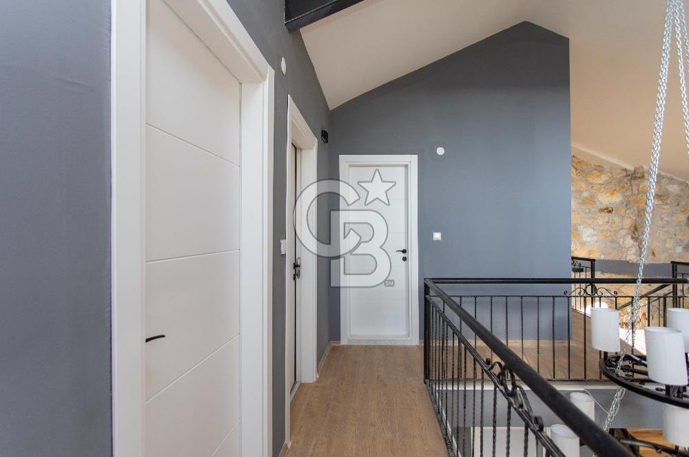 Foça Bağarası Villalar Bölgesinde Satılık Müstakil 5+2 Taş Villa