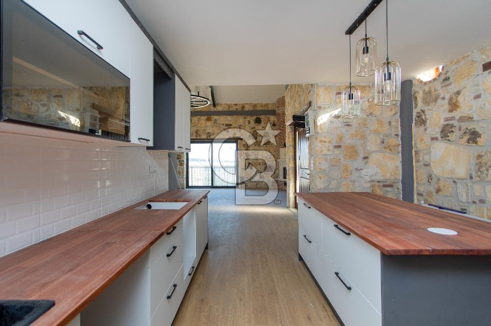 Foça Bağarası Villalar Bölgesinde Satılık Müstakil 5+2 Taş Villa