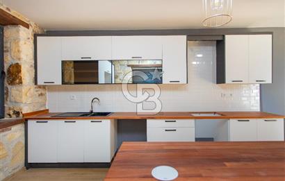 Foça Bağarası Villalar Bölgesinde Satılık Müstakil 5+2 Taş Villa