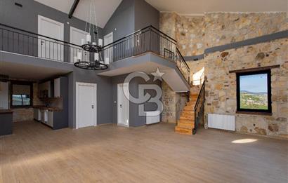 Foça Bağarası Villalar Bölgesinde Satılık Müstakil 5+2 Taş Villa