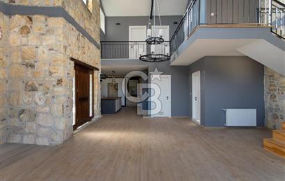 Foça Bağarası Villalar Bölgesinde Satılık Müstakil 5+2 Taş Villa