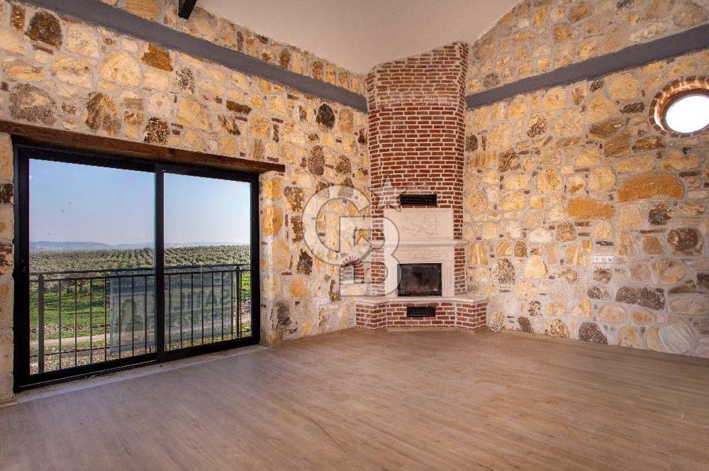 Foça Bağarası Villalar Bölgesinde Satılık Müstakil 5+2 Taş Villa