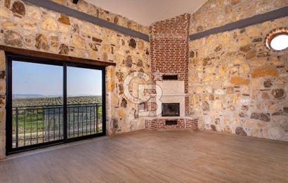 Foça Bağarası Villalar Bölgesinde Satılık Müstakil 5+2 Taş Villa