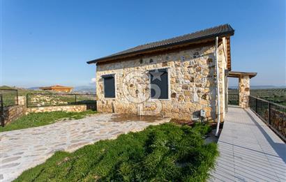 Foça Bağarası Villalar Bölgesinde Satılık Müstakil 5+2 Taş Villa