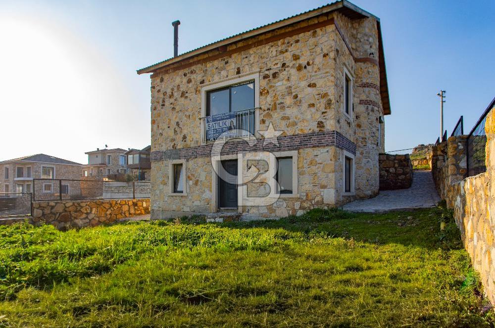 Foça Bağarası Villalar Bölgesinde Satılık Müstakil 5+2 Taş Villa