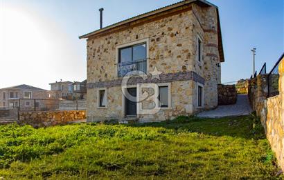 Foça Bağarası Villalar Bölgesinde Satılık Müstakil 5+2 Taş Villa