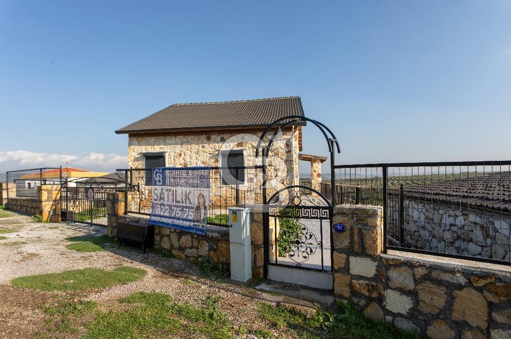 Foça Bağarası Villalar Bölgesinde Satılık Müstakil 5+2 Taş Villa