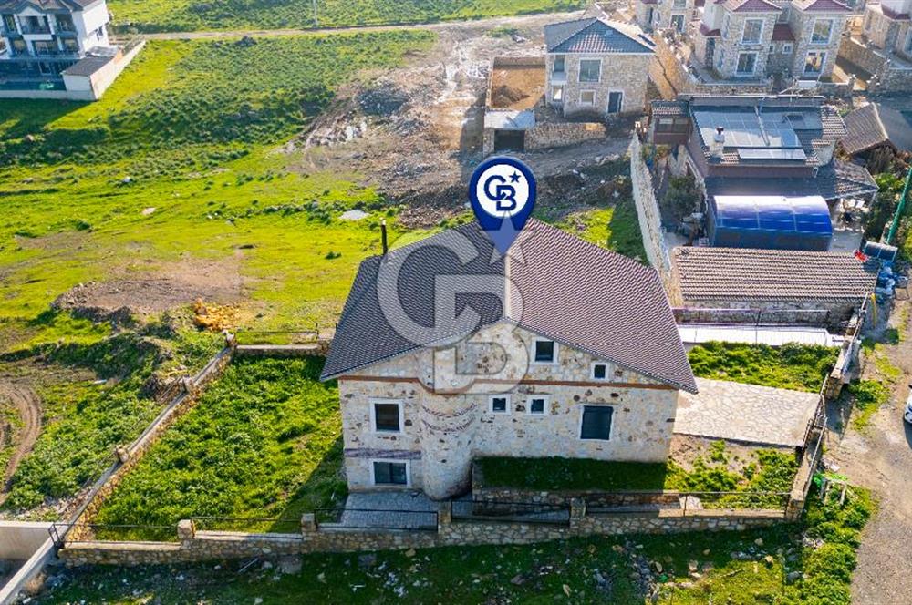 Foça Bağarası Villalar Bölgesinde Satılık Müstakil 5+2 Taş Villa