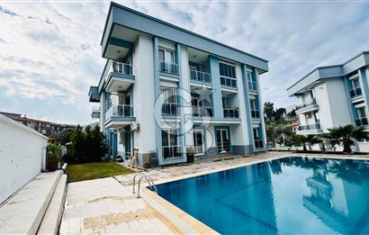 Yenifoça'da Havuzlu Site İçerisinde Kiralık 2+1 Eşyalı Daire