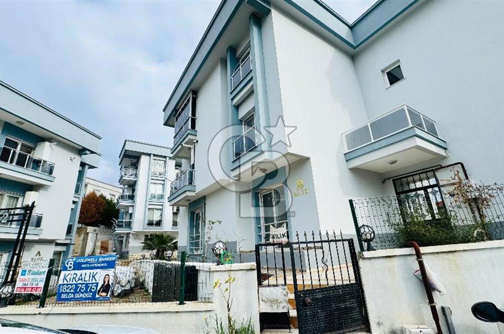 Yenifoça'da Havuzlu Site İçerisinde Kiralık 2+1 Eşyalı Daire