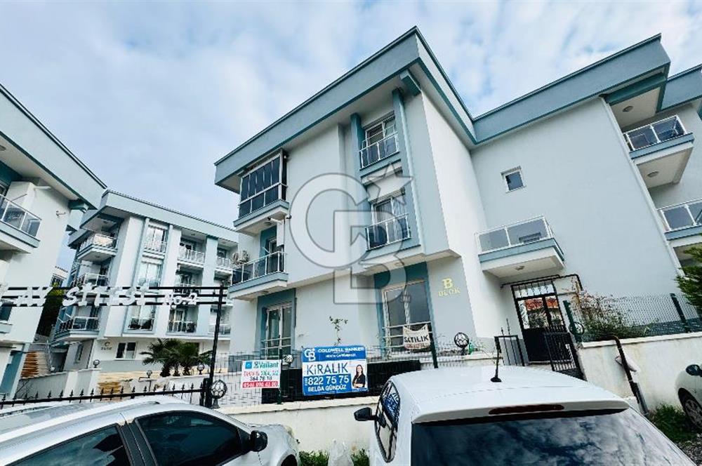 Yenifoça'da Havuzlu Site İçerisinde Kiralık 2+1 Eşyalı Daire