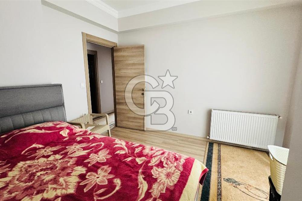 Yenifoça'da Havuzlu Site İçerisinde Kiralık 2+1 Eşyalı Daire