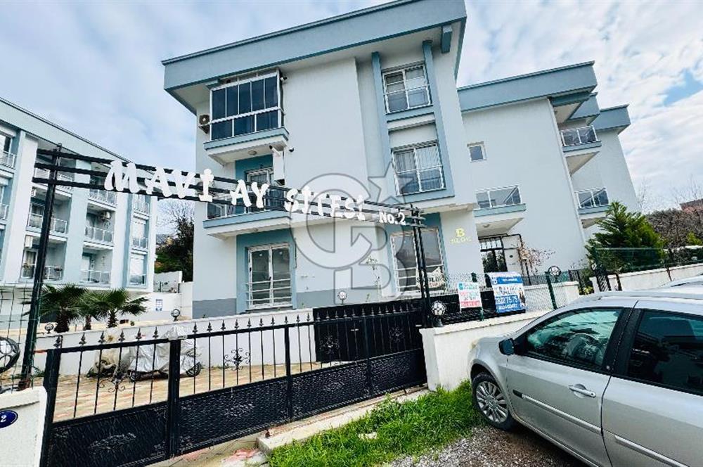 Yenifoça'da Havuzlu Site İçerisinde Kiralık 2+1 Eşyalı Daire