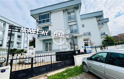 Yenifoça'da Havuzlu Site İçerisinde Kiralık 2+1 Eşyalı Daire